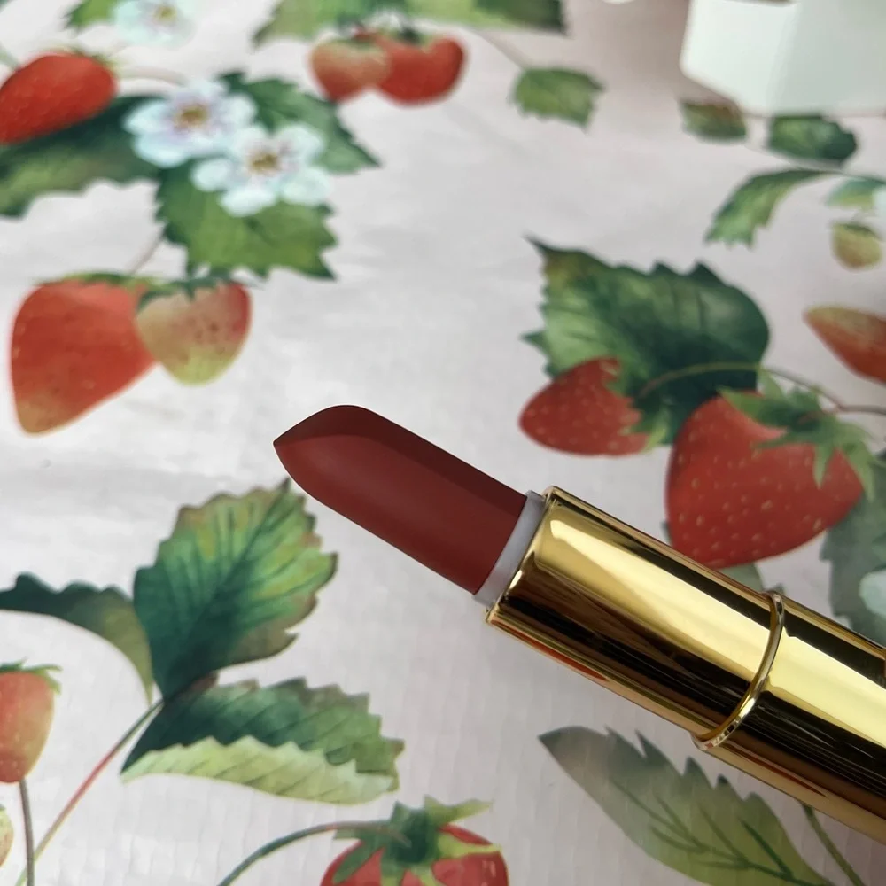 Classic Red Lipstick in Gorgeous Gold Packaging - Picture 13 of 14